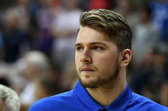 2025至26赛季英超首轮，利物浦以4比2击败伯恩茅斯，精彩赛事引发球迷热议