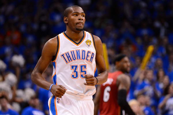 着队友拼搏 着队友拼搏